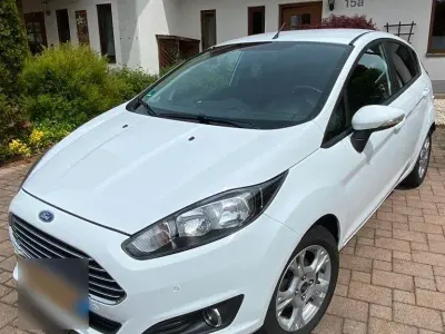 Usata Ford Fiesta SYNC Edition 80 CV (58 kW) 2014 Bianco Utilitaria