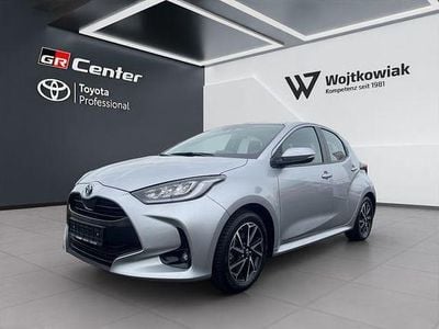 Gebraucht Toyota Yaris Hybrid Basis 116 PS (85 kW) 2022 Shimmering silver metallic Limousine