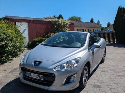 Gebraucht Peugeot 308 CC Active 156 PS (114 kW) 2014 Silber Cabrio