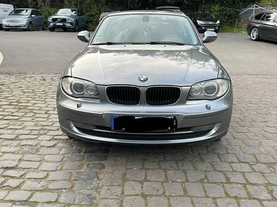 Gebraucht BMW 116 122 PS (89 kW) 2011 Grau Kleinwagen