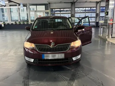 Gebraucht Skoda Rapid 105 PS (77 kW) 2013 Rot Kleinwagen