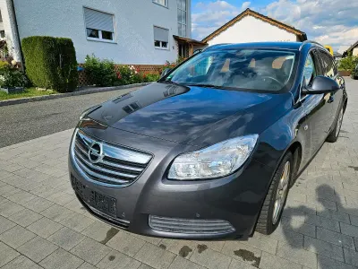 Gebraucht Opel Insignia Design Edition 131 PS (96 kW) 2011 Grau Kombi