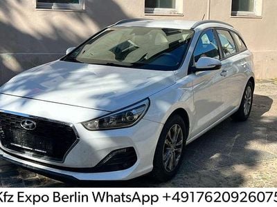Gebraucht Hyundai i30 Trend 120 PS (88 kW) 2019 Weiß Kombi