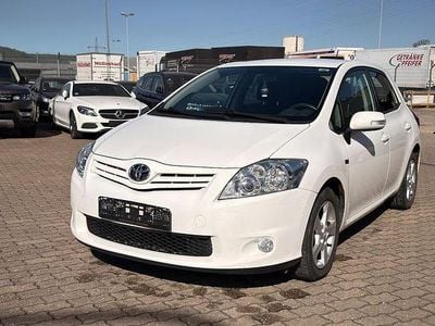 Second-hand Toyota Auris 132 CP (97 kW) 2012 Alb Berlinǎ