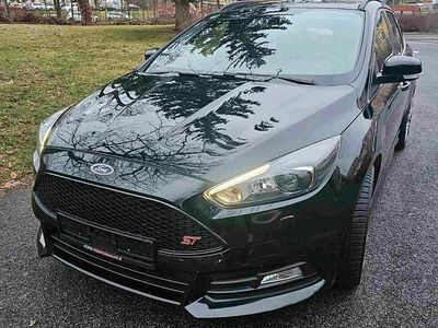 Schwarz Gebraucht 2018 Ford Focus ST Kombi | 15.900 € (Fairer Preis)