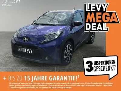 Gebraucht Toyota Aygo X Basis 72 PS (52 kW) 2023 Juniper blue metallic/ night sky black SUV