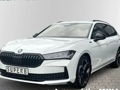Używany Skoda Superb SportLine 265 KM (194 kW) 2026 Biały Kombi