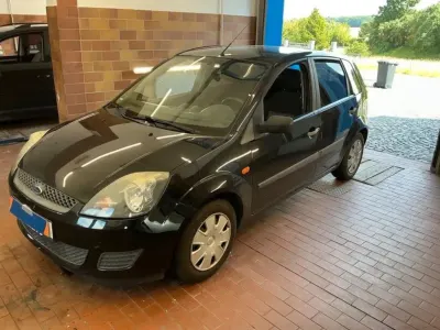 Gebraucht Ford Fiesta Ambiente 70 PS (51 kW) 2007 Schwarz Kleinwagen