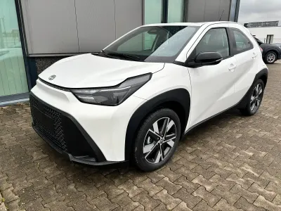 Neu Toyota Aygo X X-play 116 PS (85 kW) 2026 Unilackierung solid  super white SUV