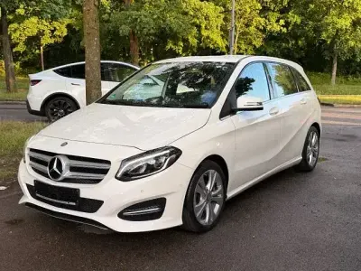 Gebraucht Mercedes B200 136 PS (100 kW) 2015 Weiß Van / Kleinbus