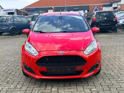 Gebraucht Ford Fiesta Titanium 101 PS (74 kW) 2015 Rot Kleinwagen