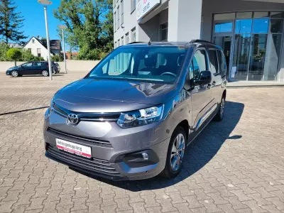 Gebraucht Toyota Proace Verso City 110 PS (80 kW) 2024 Grau metallic Kombi