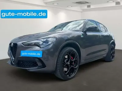 Neu Alfa Romeo Stelvio Quadrifoglio 519 PS (381 kW) 2026 Grigio vesuvio SUV