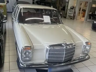 Gebraucht Mercedes 200/8 122 PS (89 kW) 1971 Weiß Limousine