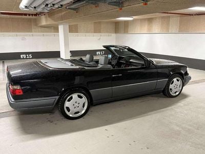 Usata Mercedes E320 220 CV (161 kW) 1994 Nero Cabrio