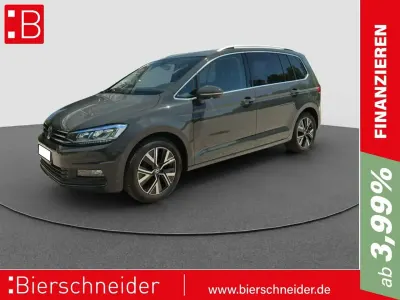 Gebraucht VW Touran Highline 150 PS (110 kW) 2023 Uranograu/cinza urano Van / Kleinbus