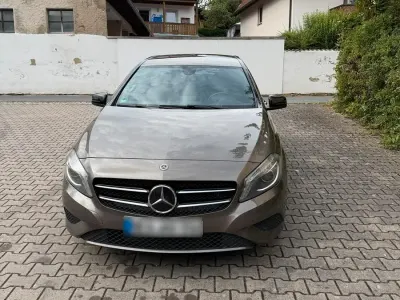 Gebraucht Mercedes A200 136 PS (100 kW) 2014 Braun Kleinwagen