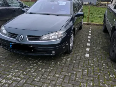 Gebraucht Renault Laguna GrandTour Dynamique 135 PS (99 kW) 2005 Grün Kombi