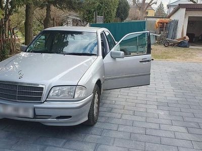 Second-hand Mercedes C240 Elegance 170 CP (125 kW) 2000 Argintiu Berlinǎ