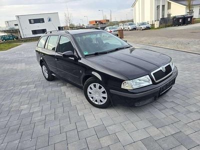 Gebraucht Skoda Octavia Tour 102 PS (75 kW) 2009 Schwarzmagic perleffekt Kombi