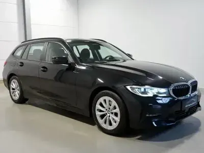 Gebraucht BMW 320 Advantage 190 PS (139 kW) 2020 Saphirschwarz (metallic) Kombi