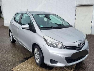 Gebraucht Toyota Yaris Life 99 PS (72 kW) 2012 Grau Kleinwagen