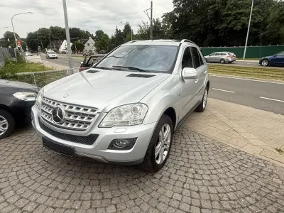 Gebraucht Mercedes ML350 211 PS (155 kW) 2010 Silber SUV