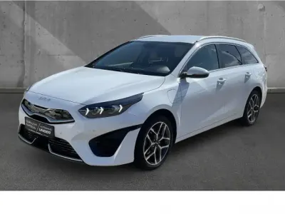 Gebraucht Kia Ceed 141 PS (103 kW) 2022 Cararraweiss Kleinwagen