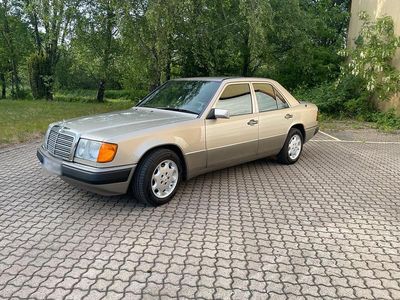 Usata Mercedes E230 136 CV (100 kW) 1991 Grigio Berlina