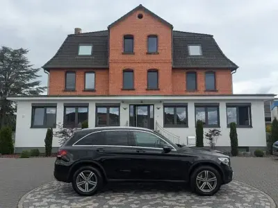 Gebraucht Mercedes GLC300e 320 PS (235 kW) 2020 Schwarz SUV
