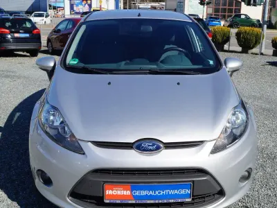Gebraucht Ford Fiesta Trend 69 PS (50 kW) 2010 Silber Limousine