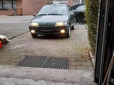 Grün Gebraucht 1993 Peugeot 106 Roland Garros Kleinwagen | 1.500 €