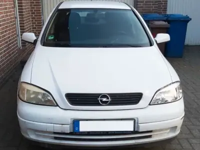 Gebraucht Opel Astra 75 PS (55 kW) 1999 Weiß Limousine