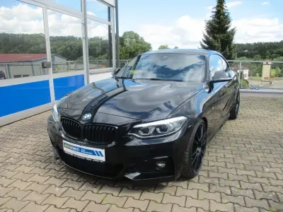 Gebraucht BMW 225 M Sport 224 PS (164 kW) 2018 Black sapphire metallic Coupé