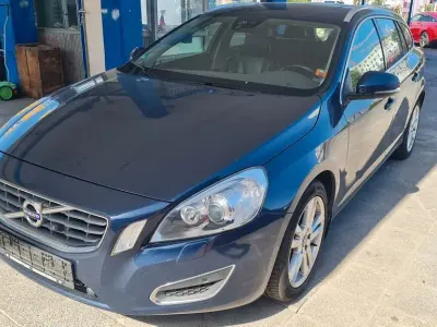 Gebraucht Volvo V60 Summum 215 PS (158 kW) 2011 Blau Kombi