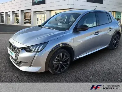Gebraucht Peugeot e-208 GT 100 kW (136 PS) 2023 Unbekannt (metallic) Kleinwagen