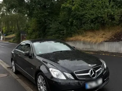 Gebraucht Mercedes E200 184 PS (135 kW) 2011 Schwarz Coupé
