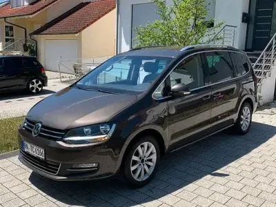 Gebraucht VW Sharan Comfortline 150 PS (110 kW) 2016 Braun Van / Kleinbus