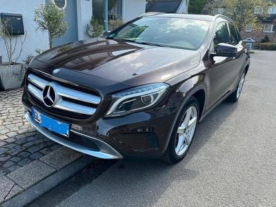 Gebraucht Mercedes GLA220 Urban 170 PS (125 kW) 2015 Braun SUV