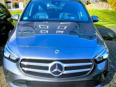 Gebraucht Mercedes B180 116 PS (85 kW) 2022 Grau Van / Kleinbus