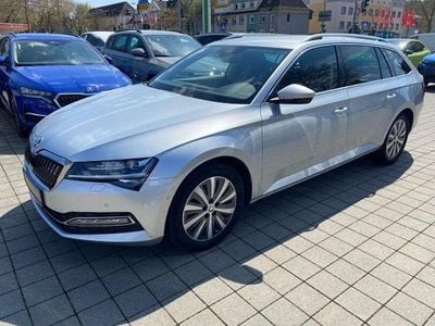 Gebraucht Skoda Superb Style 200 PS (147 kW) 2023 Brillantsilber metallic Kombi