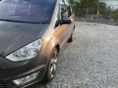 Gebraucht Ford Galaxy 163 PS (119 kW) 2012 Braun Van / Kleinbus