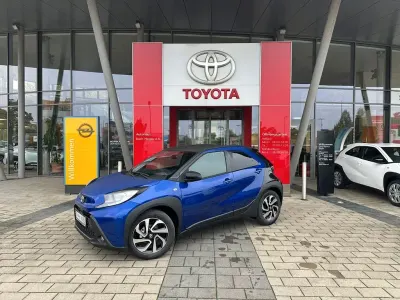 Neu Toyota Aygo X 72 PS (52 kW) 2025 Juniper blue / black mica SUV