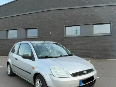 Używany Ford Fiesta Ambiente 60 KM (44 kW) 2003 Szary Hatchback
