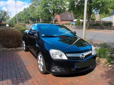 Używany Opel Tigra 90 KM (66 kW) 2005 Czarny Kabriolet