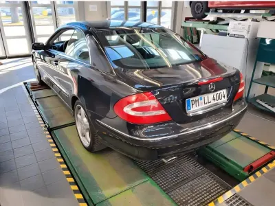 Gebraucht Mercedes CLK500 Elegance 306 PS (225 kW) 2002 Schwarz Coupé
