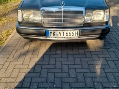 Gebraucht Mercedes E300 180 PS (132 kW) 1989 Schwarz Coupé