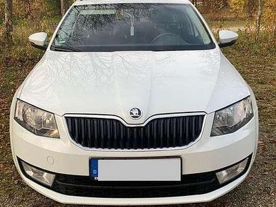 Weiß Gebraucht 2015 Skoda Octavia Ambition Kombi | 8.499 € (Fairer Preis)