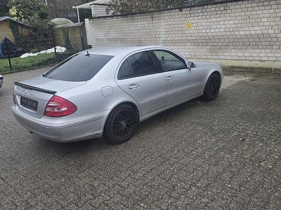 Mercedes E280