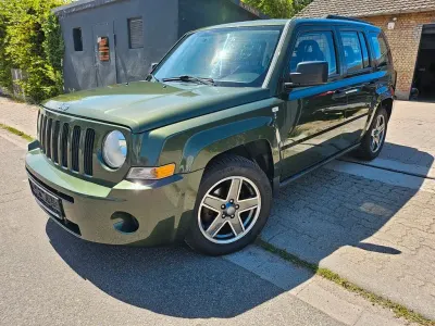 Gebraucht Jeep Patriot Limited 170 PS (125 kW) 2010 Grün SUV